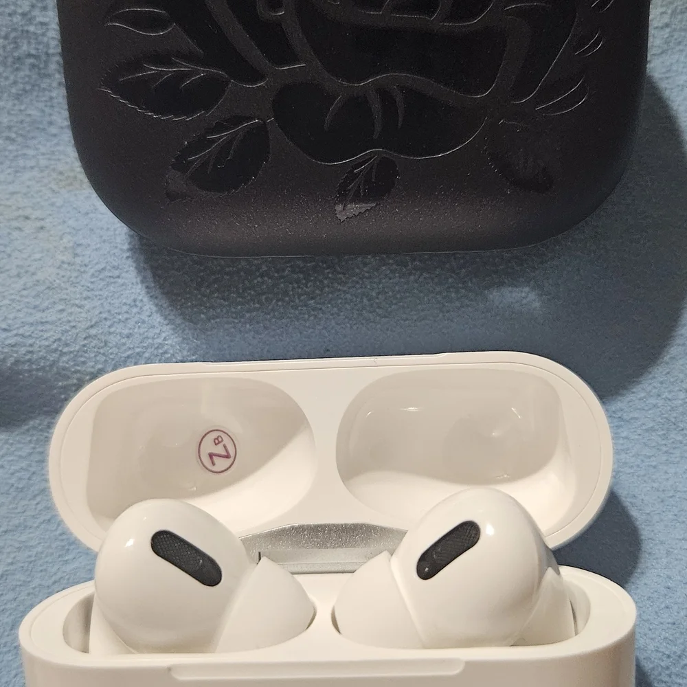 Wireless Earbuds with Charging Case - White
